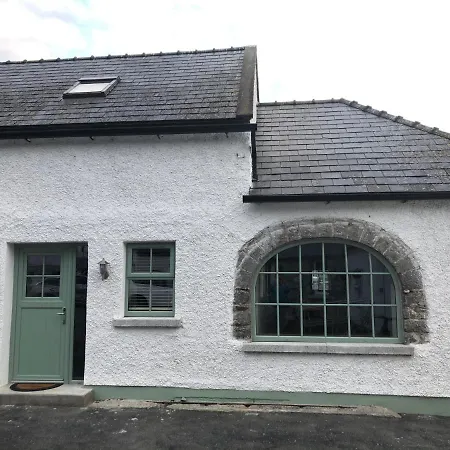 Knockreagh Farm Cottages, Callan, 펜션