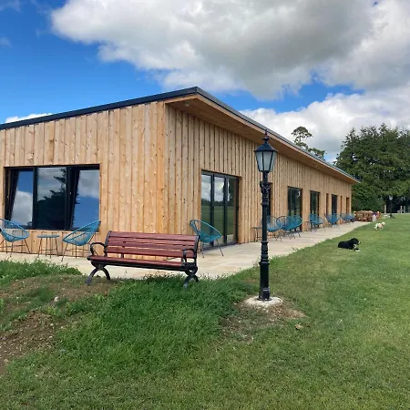 Knockreagh Farm Cottages, Callan, 펜션