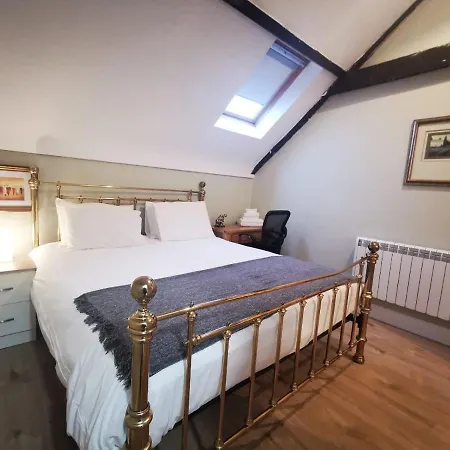 Knockreagh Farm Cottages, Callan, 펜션