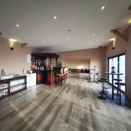 Knockreagh Farm Cottages, Callan, 펜션