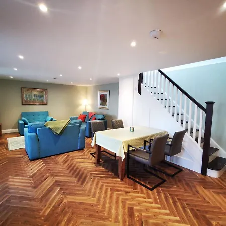 Knockreagh Farm Cottages, Callan, *